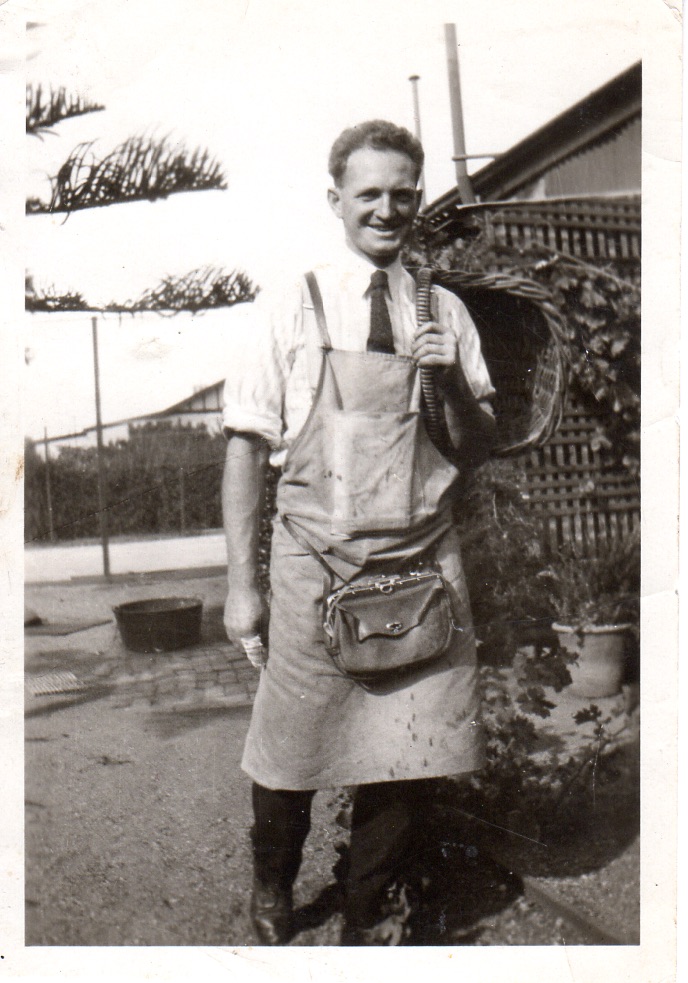 harold-sweet-before-1939-as-a-greengrocer